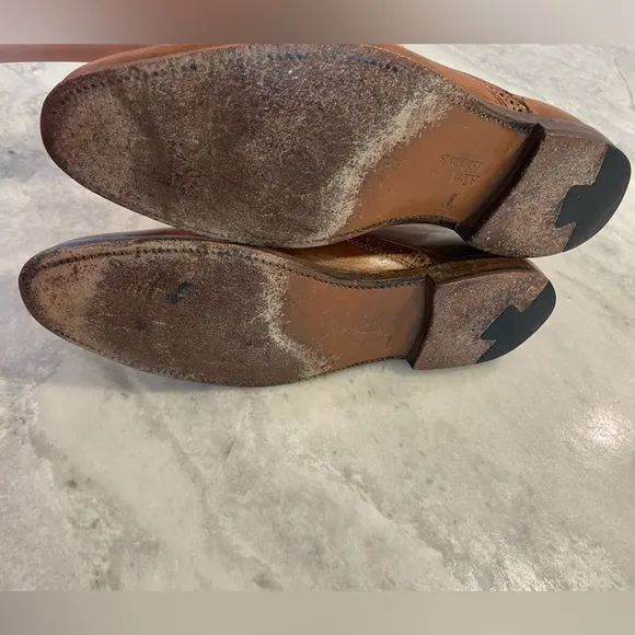 Allen Edmonds dress shoe in brown, size 9D, preowned