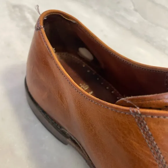 Allen Edmonds dress shoe in brown, size 9D, preowned