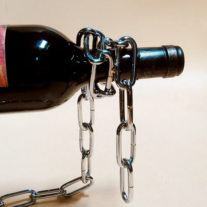 Hängendes Weinregal mit Kette