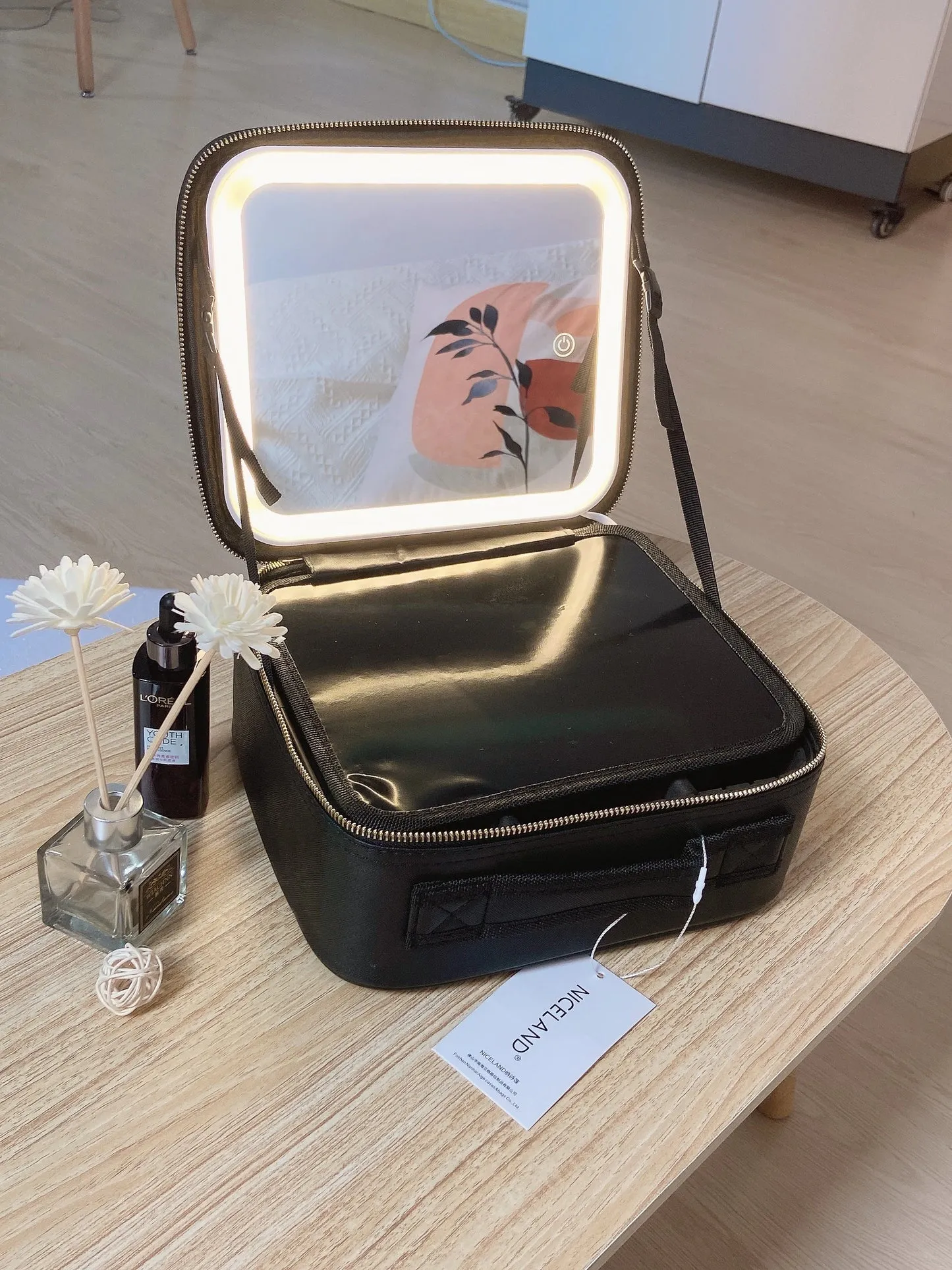 IllumiCase | Smart LED Makeup Case with Mirror