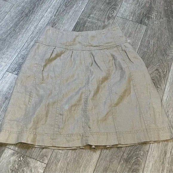 J BRAND Tan Linen Blend Skirt with Gold Metallic Thread Pleated Knee Length 6-8