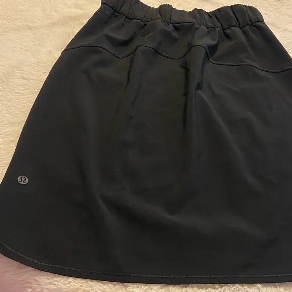 LuluLemon on the fly woven black drawstring skirt size 4 style W8897S