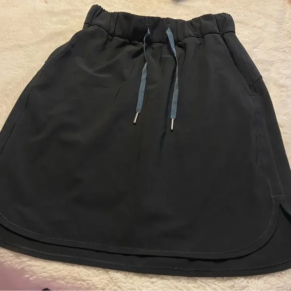 LuluLemon on the fly woven black drawstring skirt size 4 style W8897S