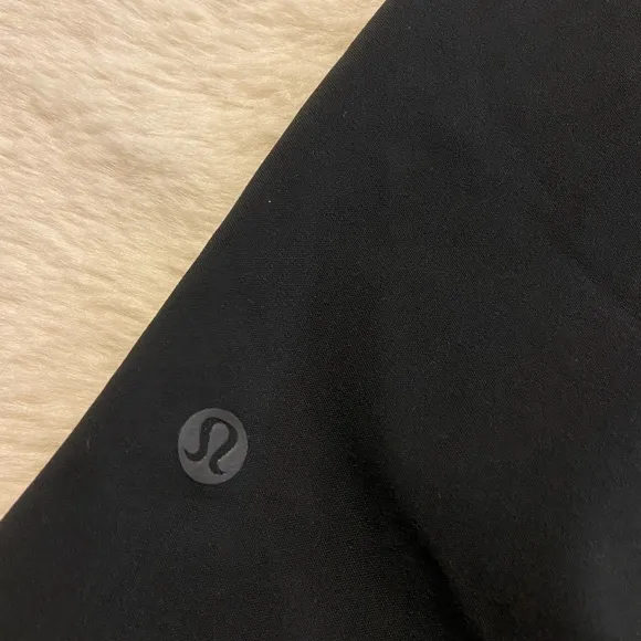 LuluLemon on the fly woven black drawstring skirt size 4 style W8897S