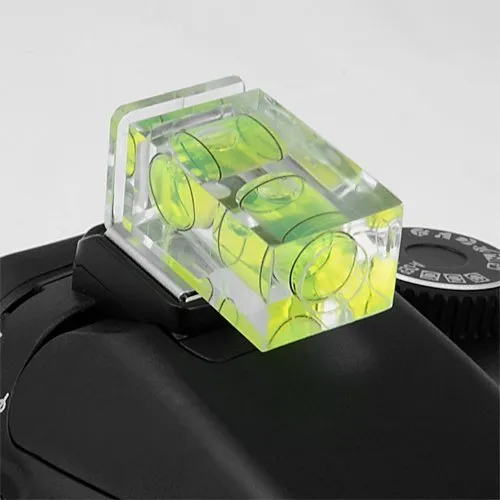 Movo Photo EW-83E Lens Hood for Canon EF 16-35mm f/2.8L USM, 17-40mm f/4L & EF-S 10-22mm f/3.5-4.5 Lenses with 2X Spirit Level & Microfiber Lens Cloth