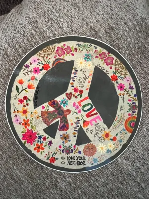 Natural Life Sticker Love Your Neighbour