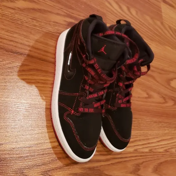 Nike Air Jordan 1 Min Fearless (Size 3Y)