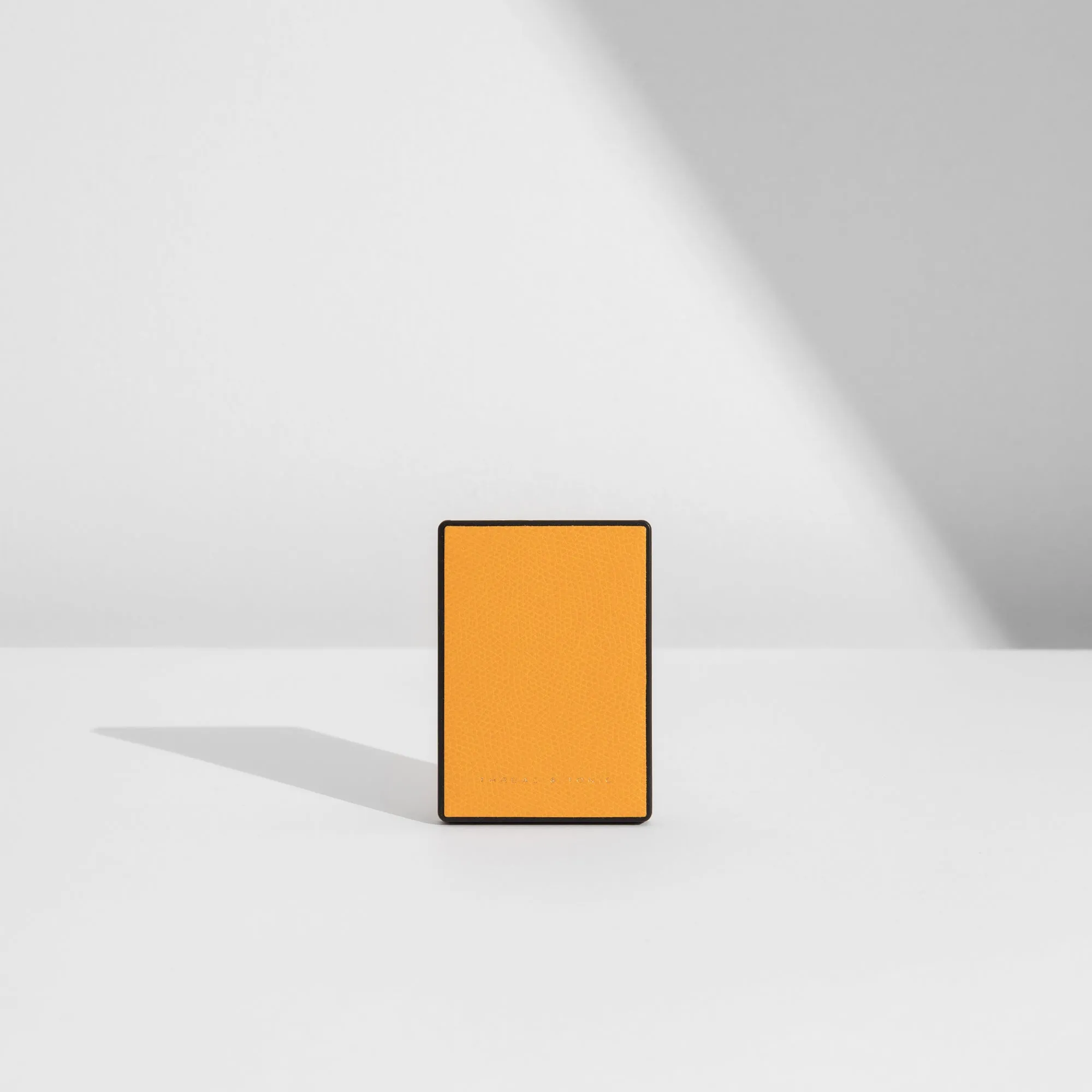 THE FLIP CARD HOLDER