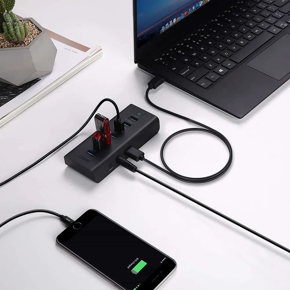 USB Hub with 3 Charging Ports and 4 USB 3.0 Data Ports CB-H19