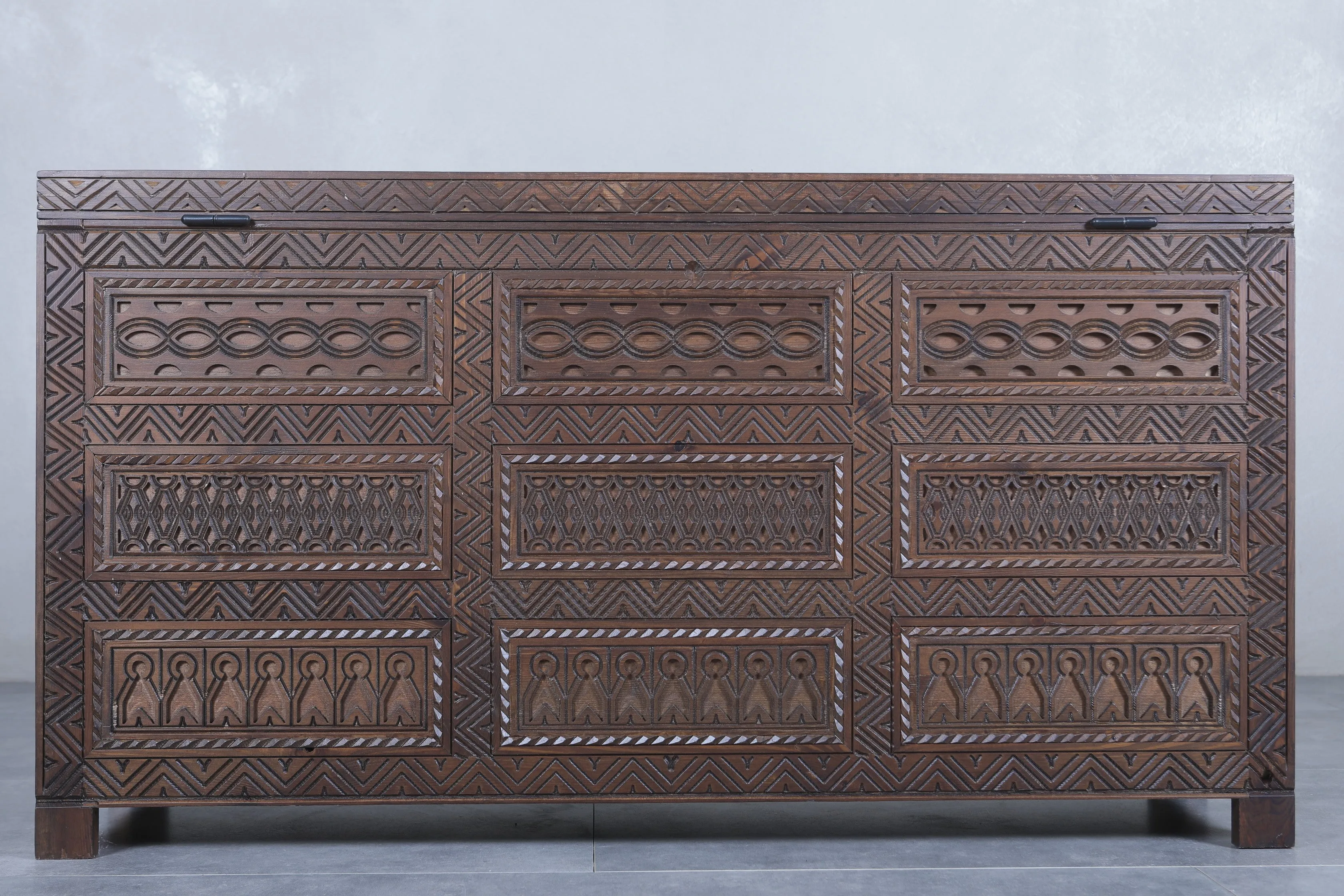 Vintage Moroccan chest  H 27.5 INCHES X W 51.1 INCHES X D 14.5 INCHES