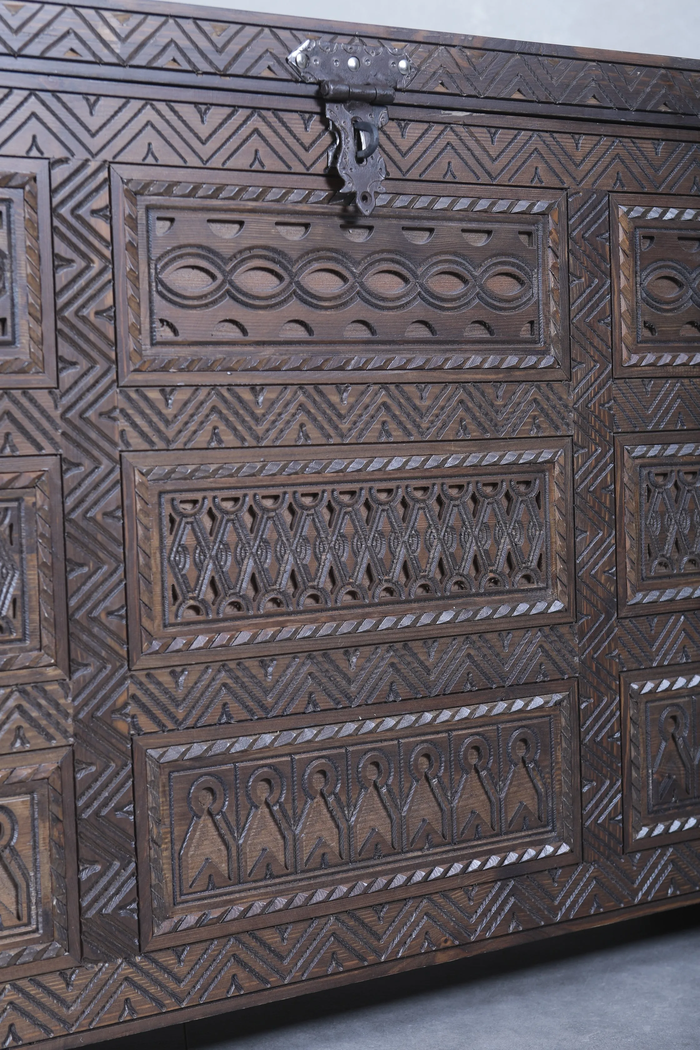 Vintage Moroccan chest  H 27.5 INCHES X W 51.1 INCHES X D 14.5 INCHES