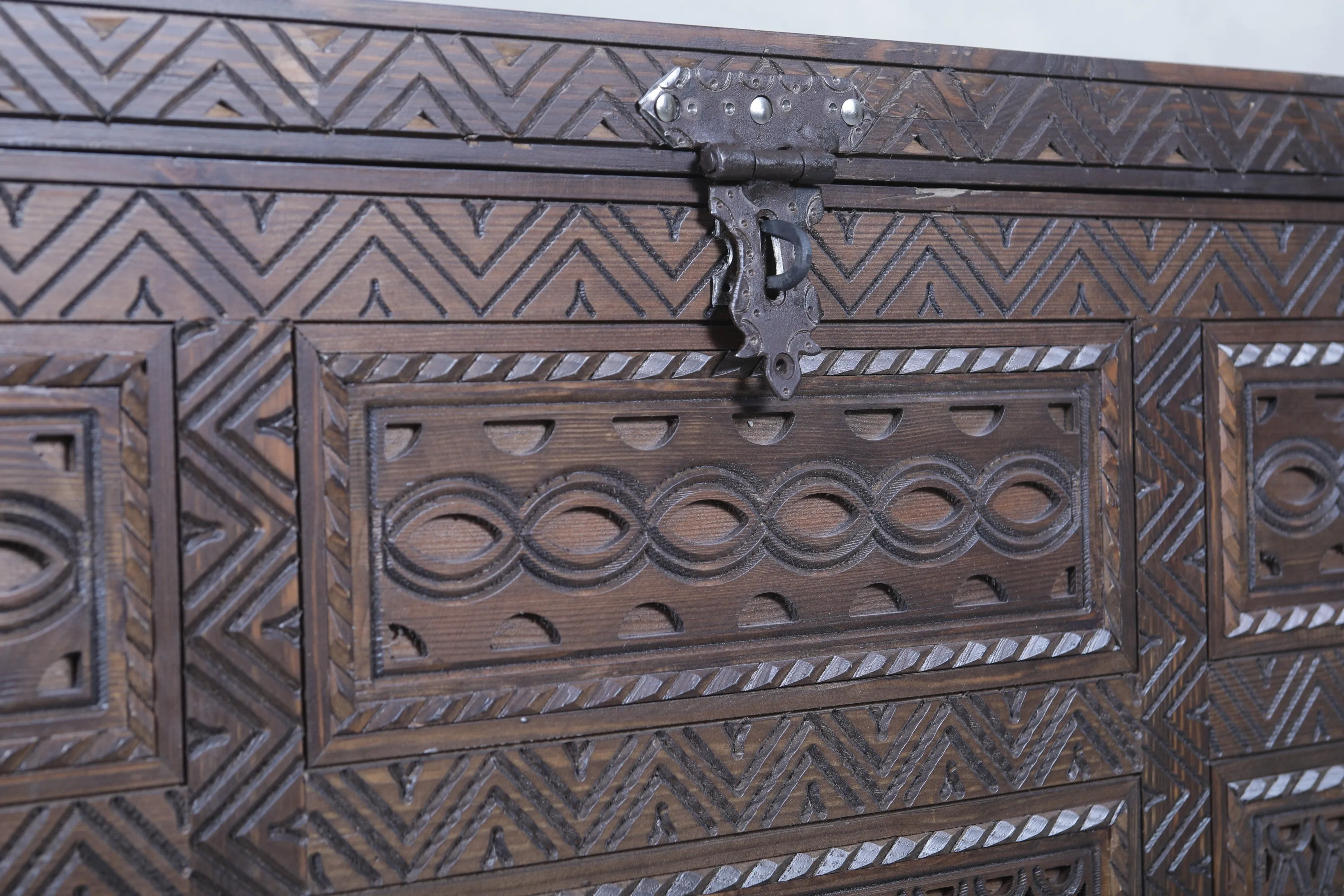 Vintage Moroccan chest  H 27.5 INCHES X W 51.1 INCHES X D 14.5 INCHES