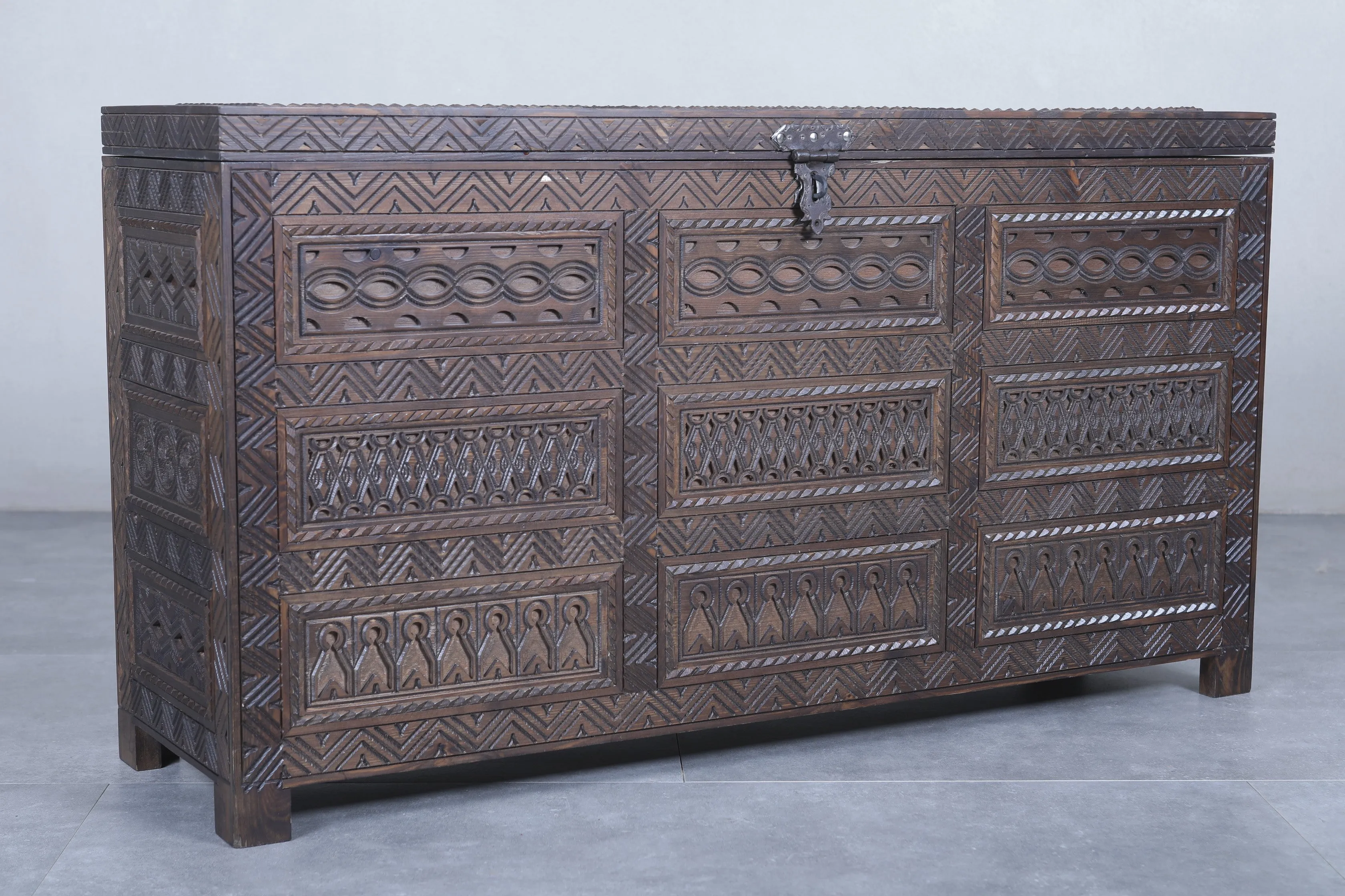 Vintage Moroccan chest  H 27.5 INCHES X W 51.1 INCHES X D 14.5 INCHES
