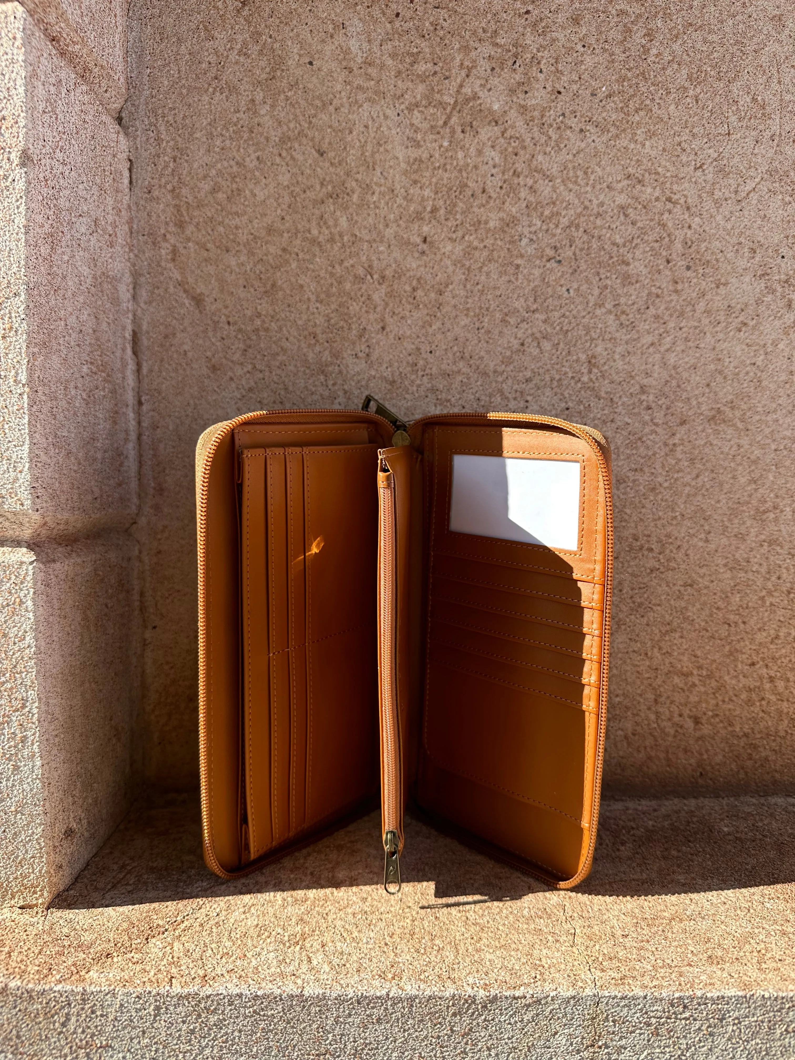 WANDERER OVERSIZED WALLET TAN