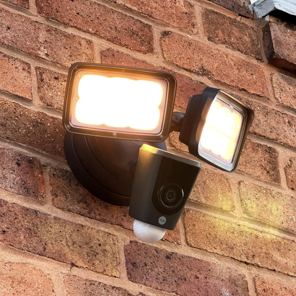 Yale Floodlight Camera - Black